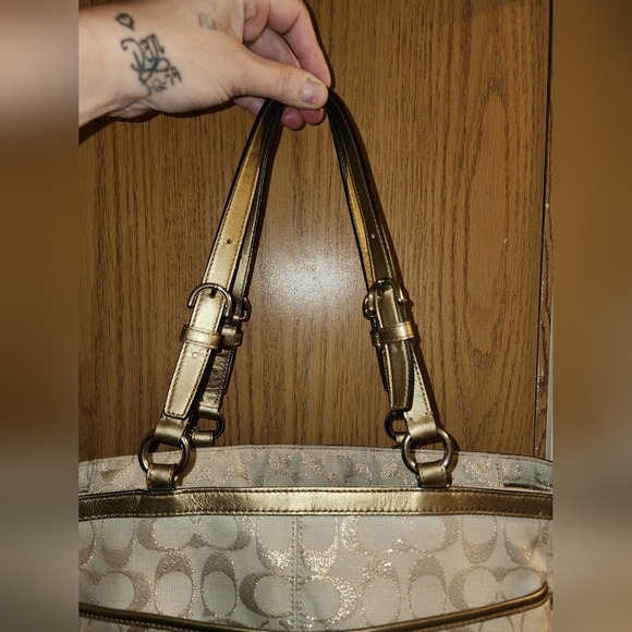 Guc beautiful gold jacquard signature coach shoulder bag see pics - Picture 10 of 10